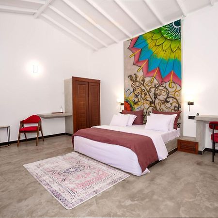 Hasthri Boutique Red Chalet In Ahangama With Pool Near Beach Bagian luar foto
