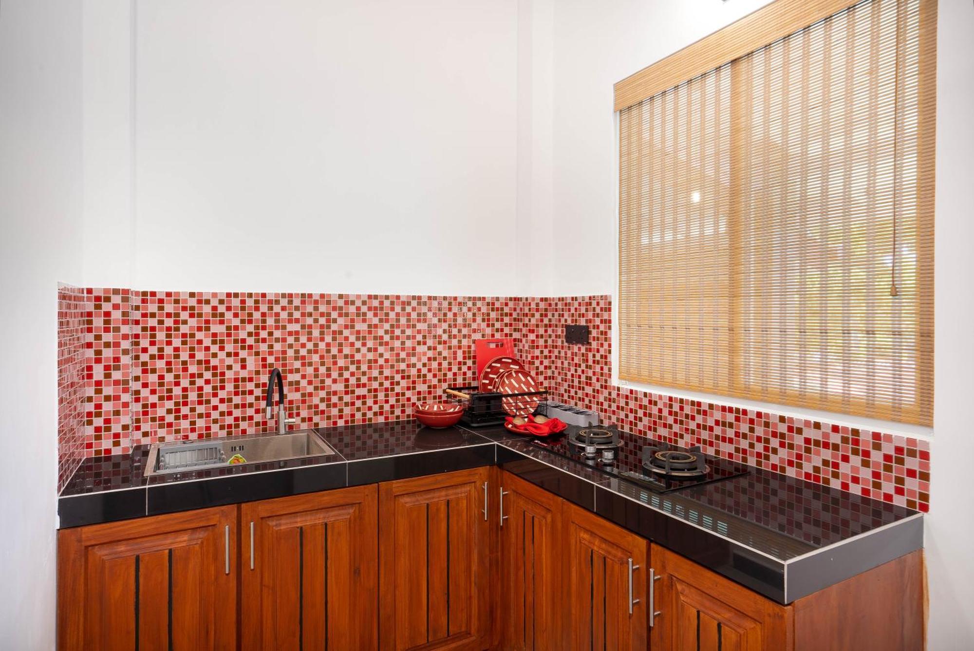 Hasthri Boutique Red Chalet In Ahangama With Pool Near Beach Bagian luar foto