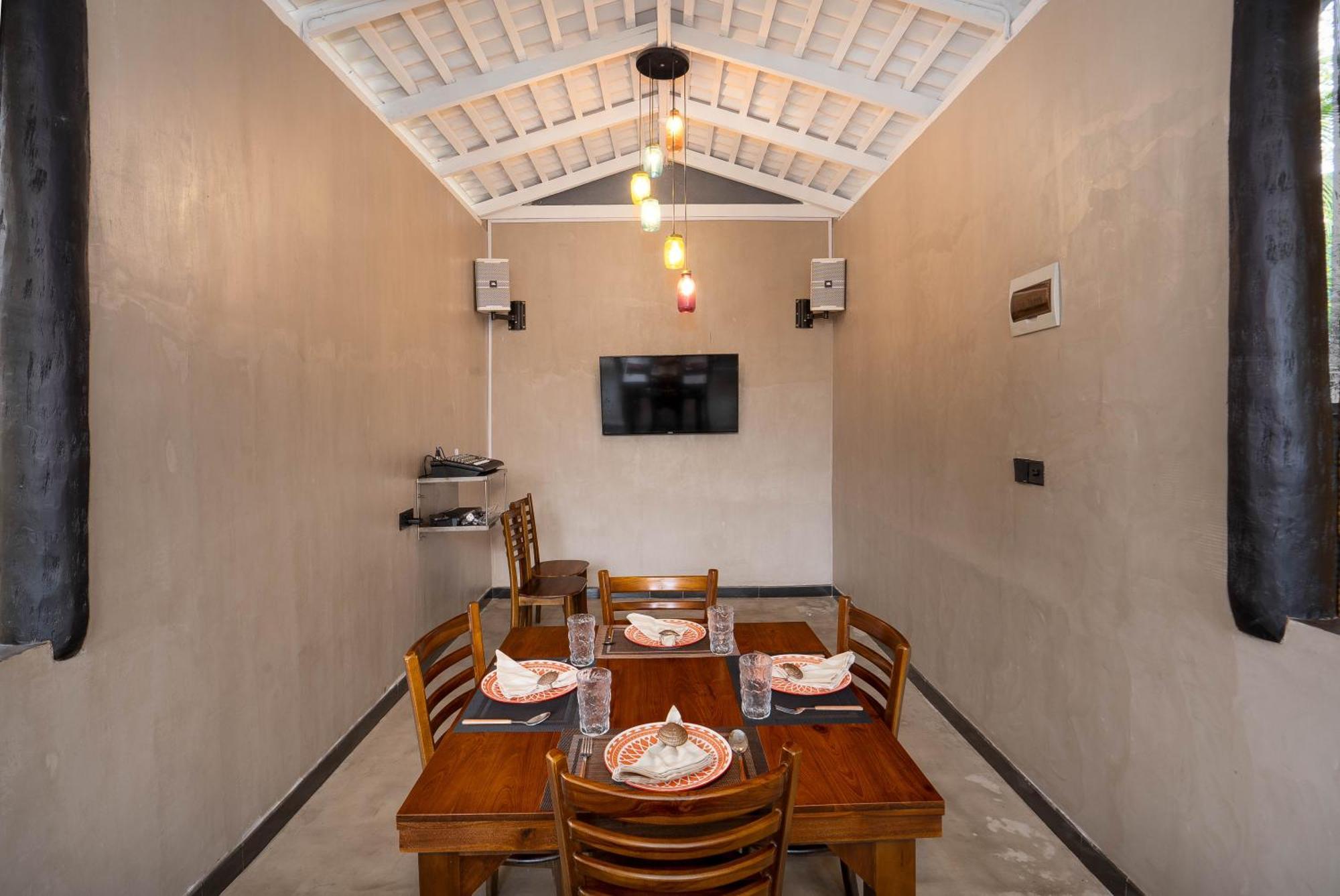 Hasthri Boutique Red Chalet In Ahangama With Pool Near Beach Bagian luar foto
