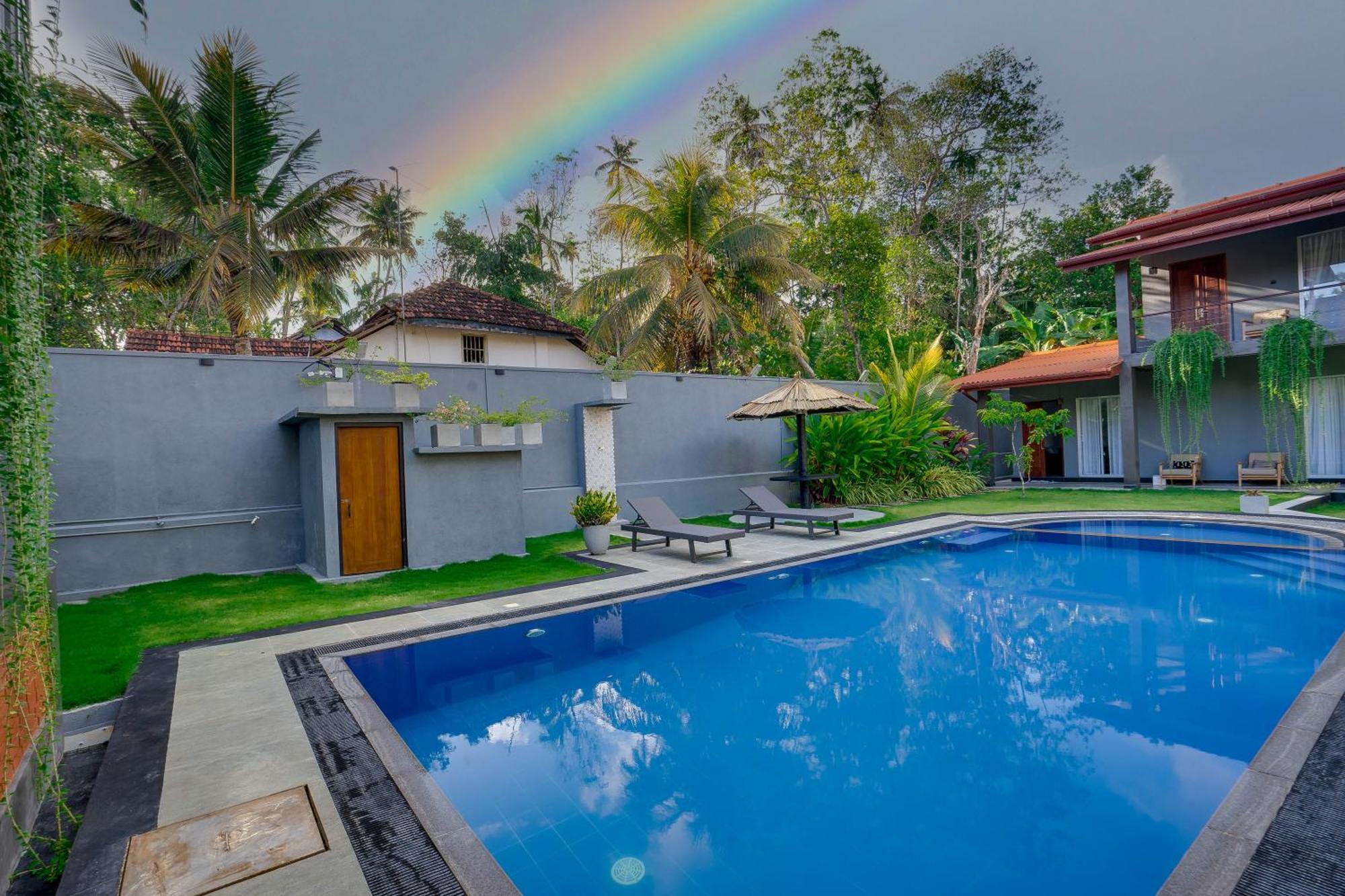 Hasthri Boutique Red Chalet In Ahangama With Pool Near Beach Bagian luar foto