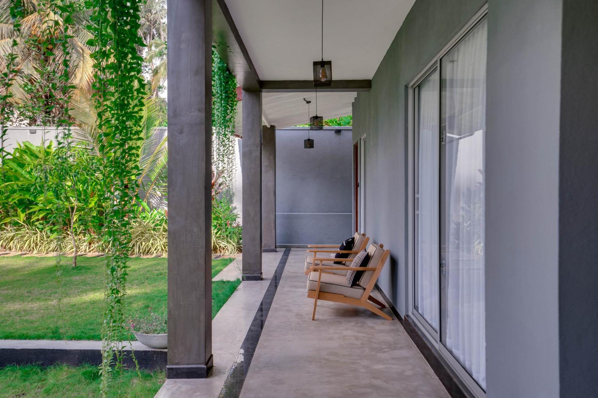 Hasthri Boutique Red Chalet In Ahangama With Pool Near Beach Bagian luar foto