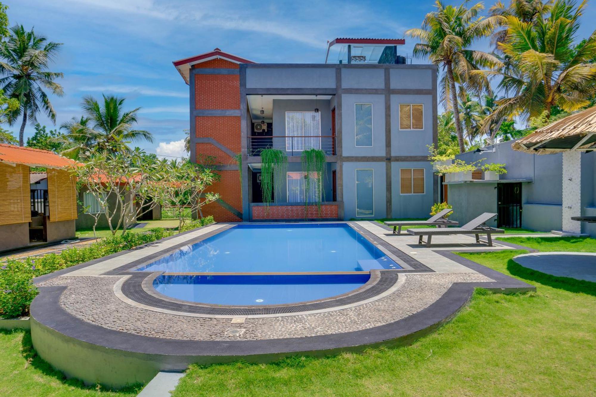 Hasthri Boutique Red Chalet In Ahangama With Pool Near Beach Bagian luar foto