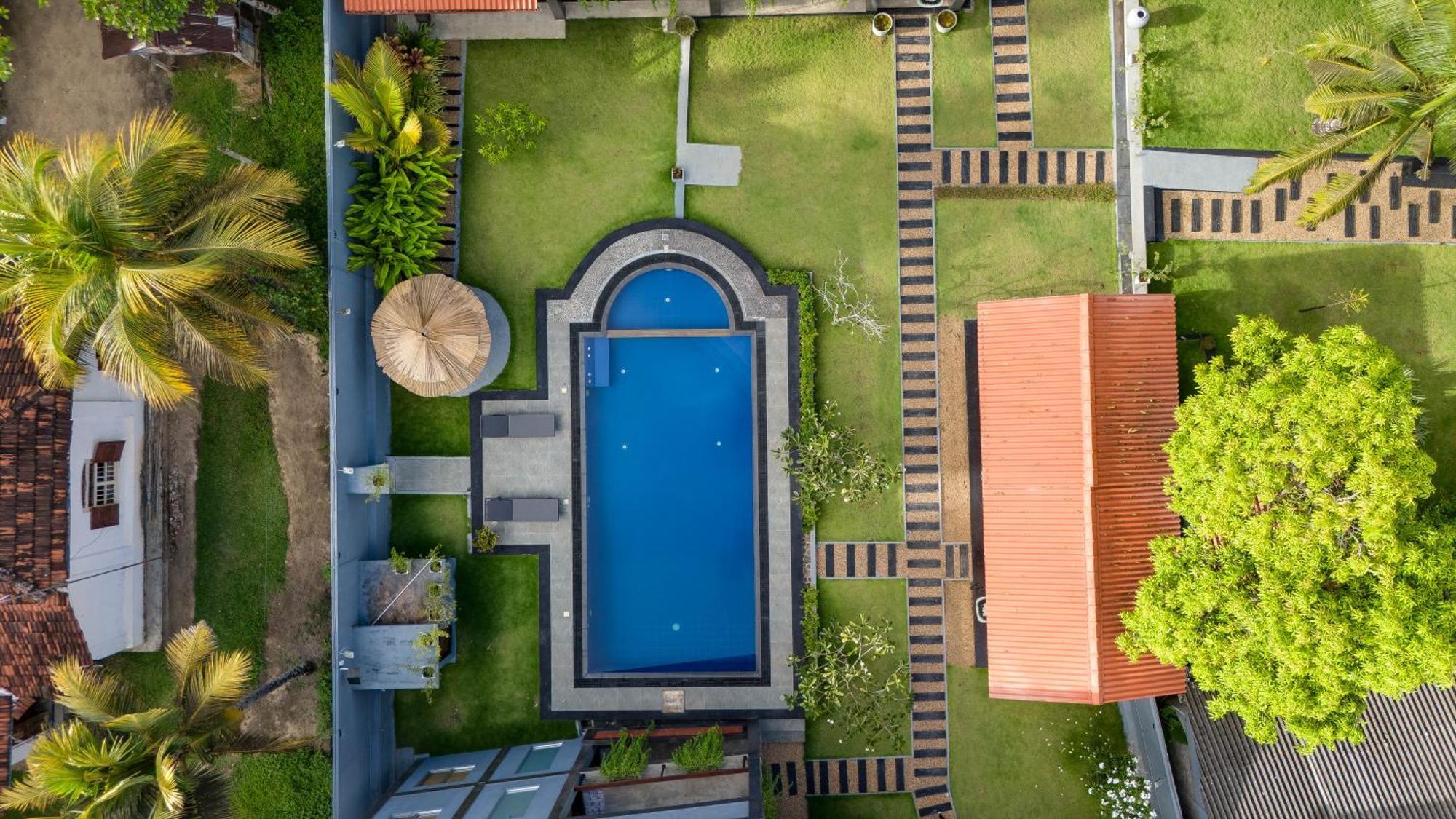Hasthri Boutique Red Chalet In Ahangama With Pool Near Beach Bagian luar foto
