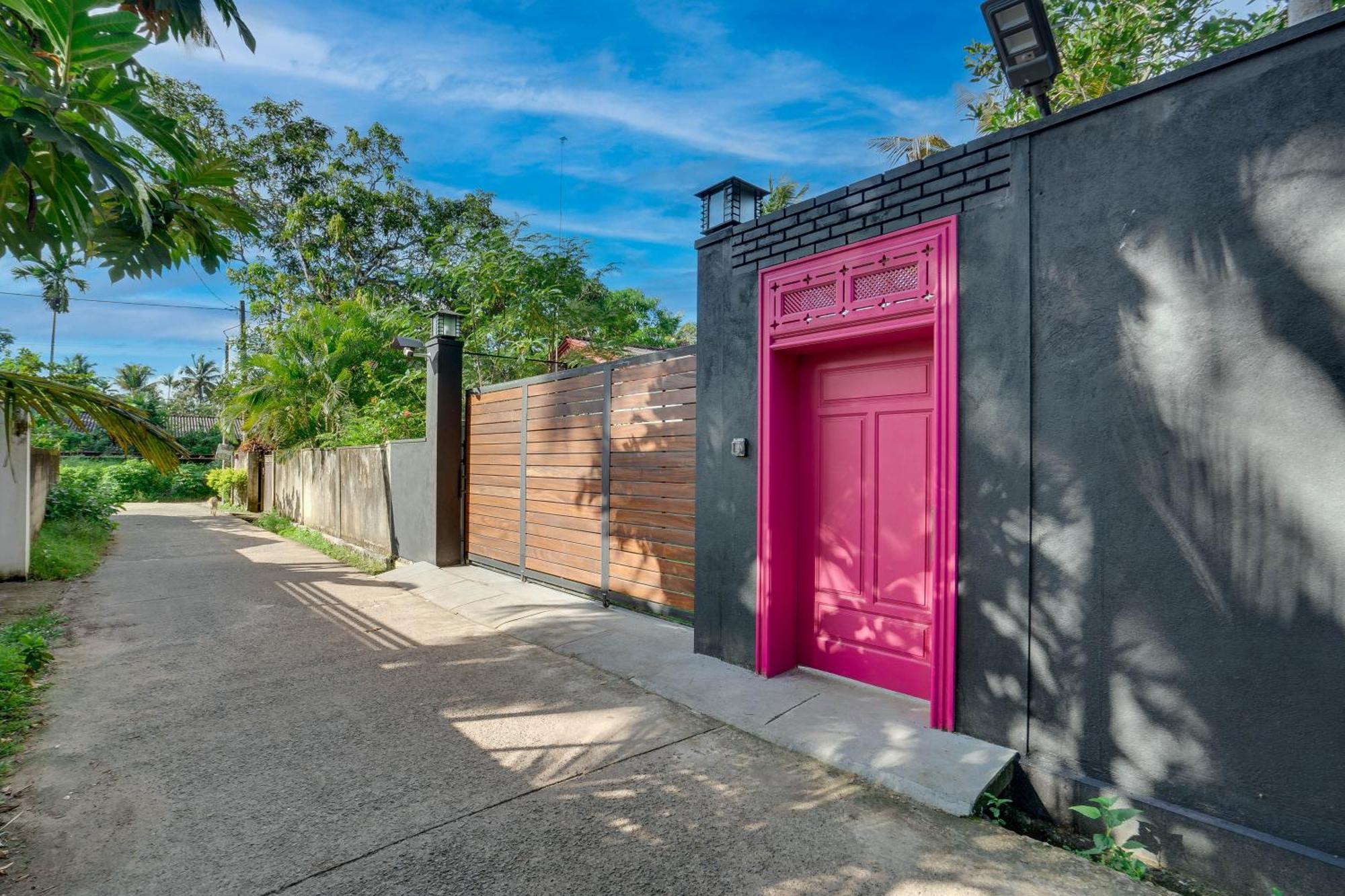 Hasthri Boutique Red Chalet In Ahangama With Pool Near Beach Bagian luar foto