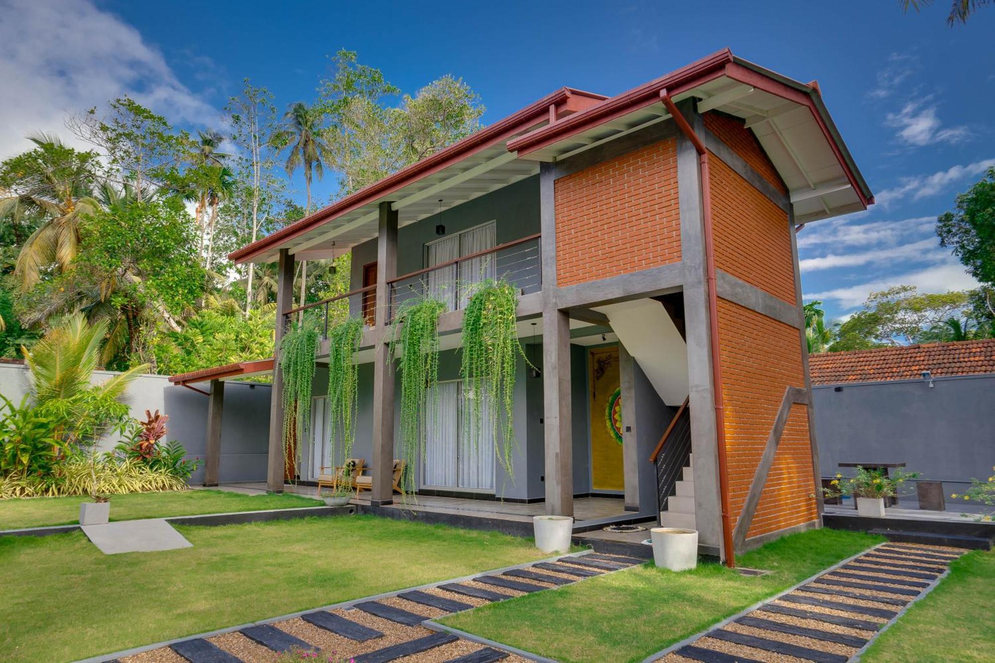 Hasthri Boutique Red Chalet In Ahangama With Pool Near Beach Bagian luar foto