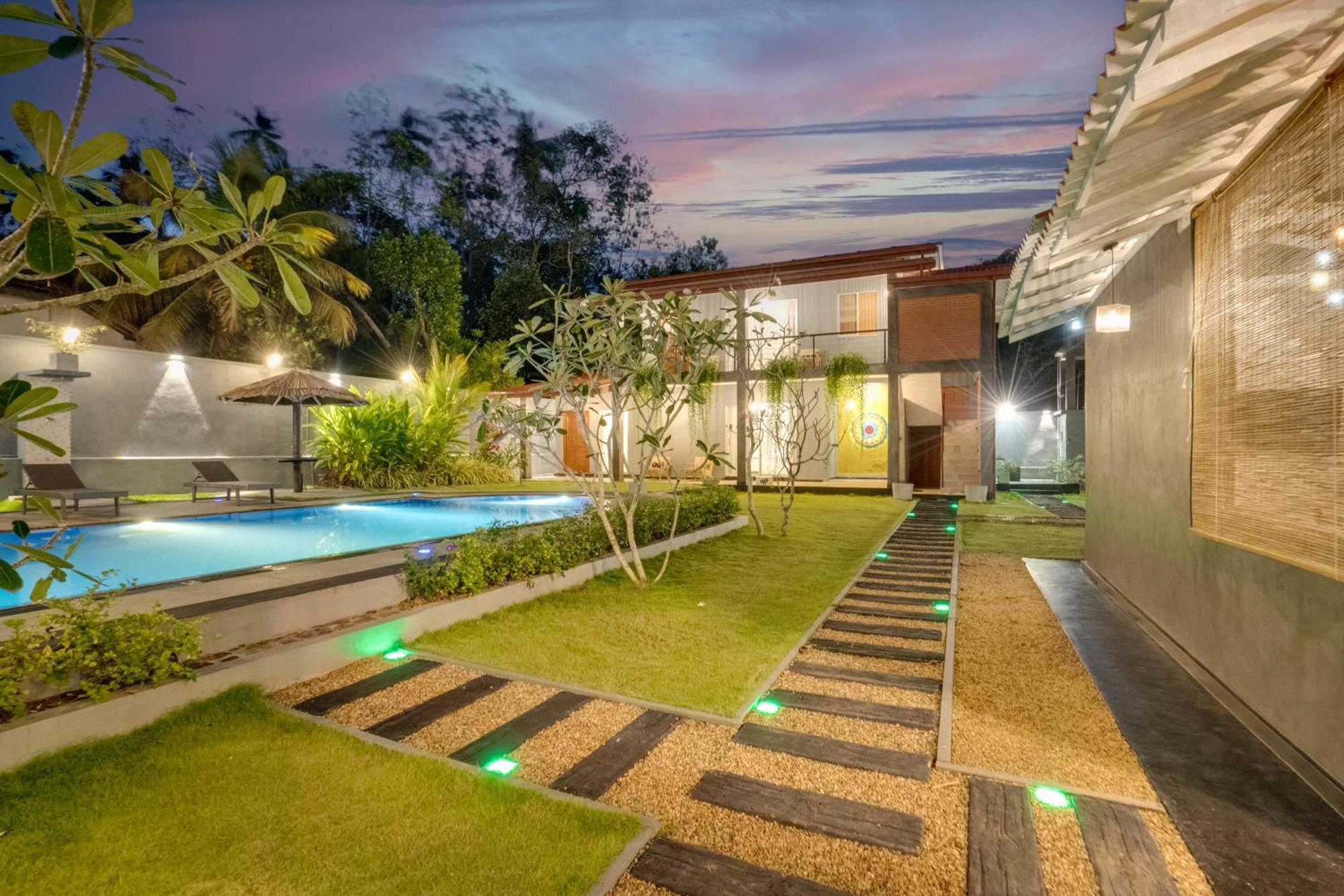 Hasthri Boutique Red Chalet In Ahangama With Pool Near Beach Bagian luar foto