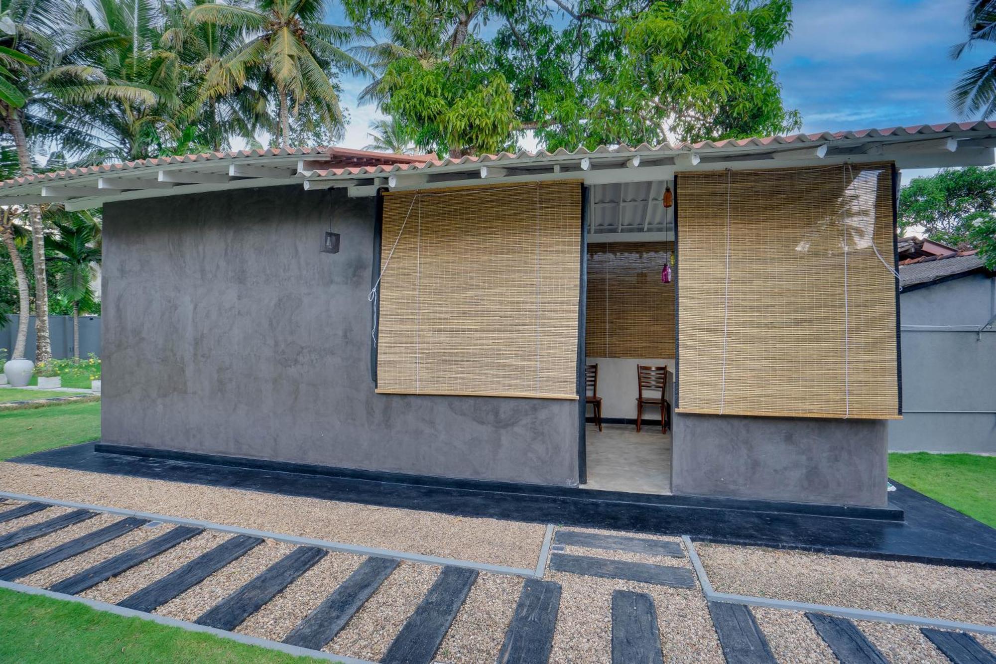 Hasthri Boutique Red Chalet In Ahangama With Pool Near Beach Bagian luar foto