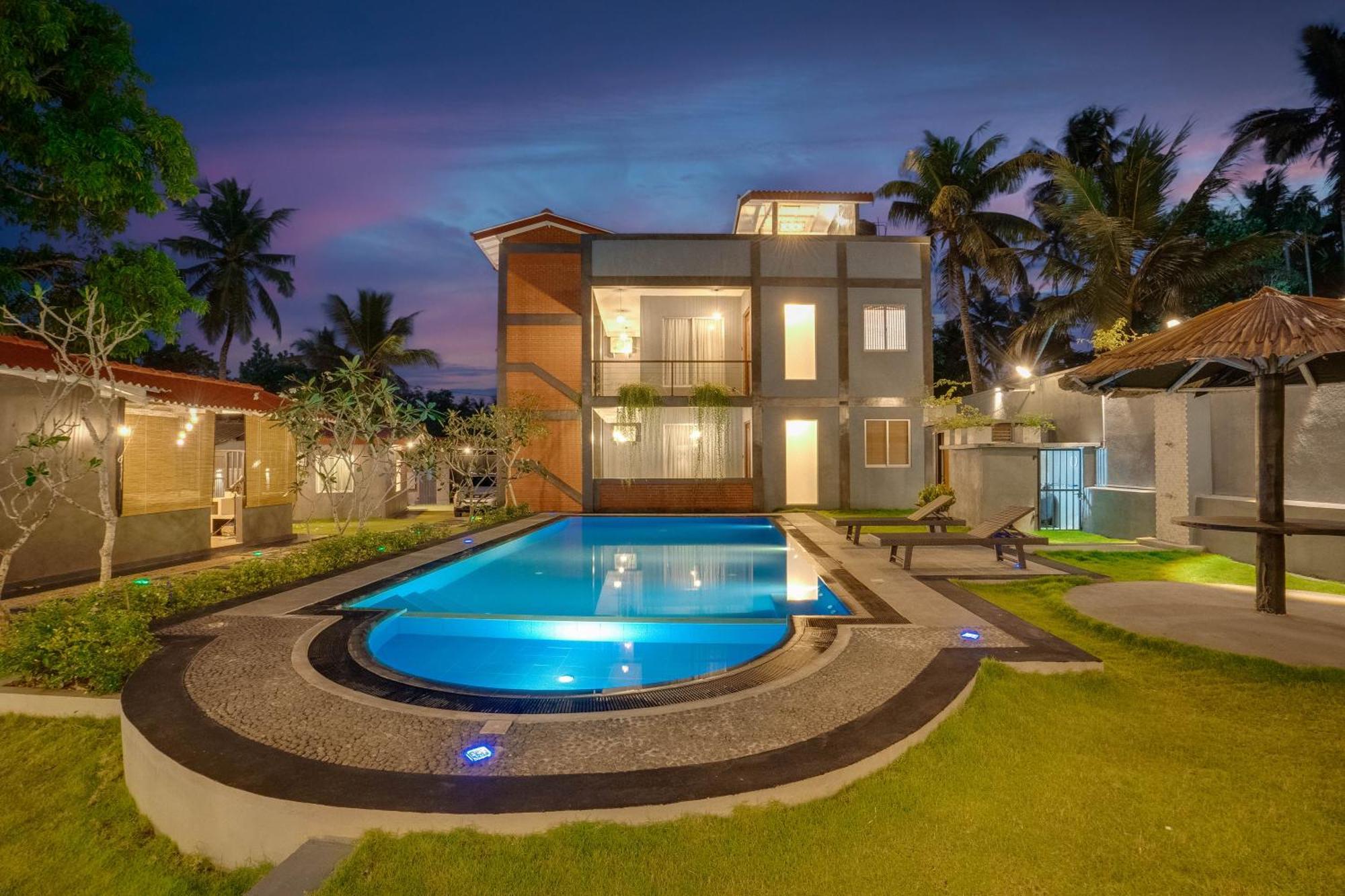 Hasthri Boutique Red Chalet In Ahangama With Pool Near Beach Bagian luar foto