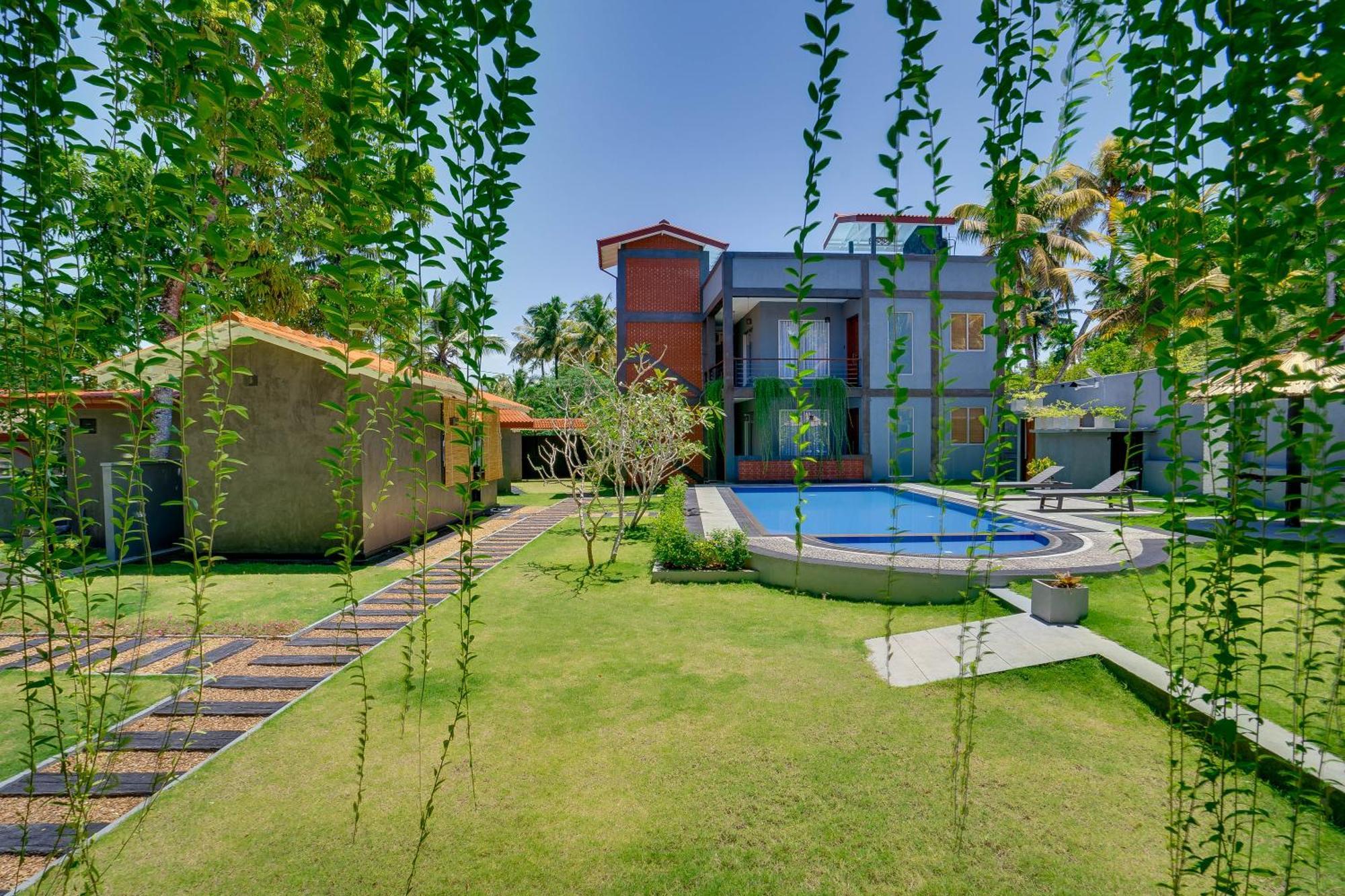 Hasthri Boutique Red Chalet In Ahangama With Pool Near Beach Bagian luar foto